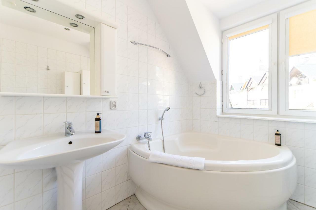 3-Bedroom Apartment Plac Neptuna By Noclegi Renters Międzyzdroje Kültér fotó